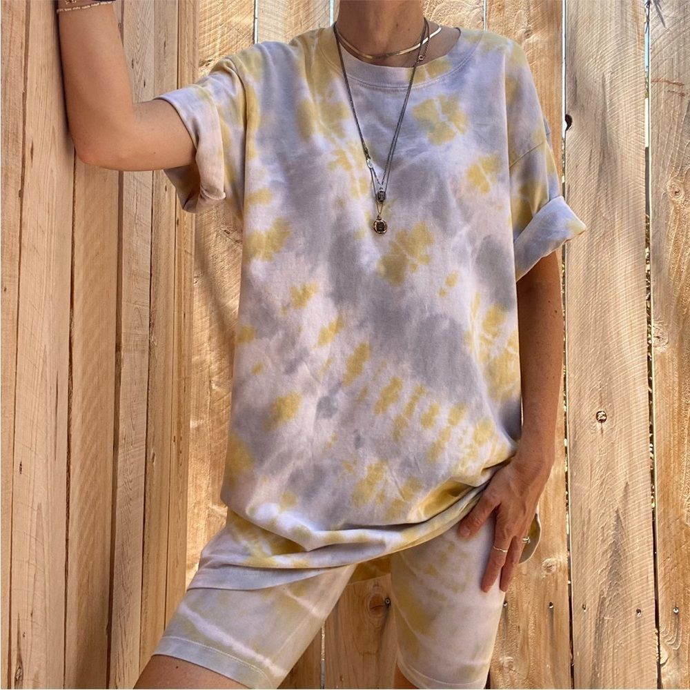 Tie-Dye Women’s Top and bike shorts - Yellow and Gray oversized